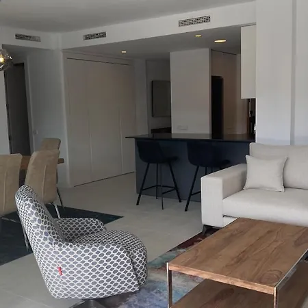 Apartment New Luxury Spacious In Vanian Gardens, 4 Bedrooms, 10 Min Walk To The Sea