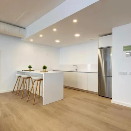 Apartment New Luxury Spacious In Vanian Gardens, 4 Bedrooms, 10 Min Walk To The Sea