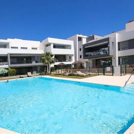 New Luxury Spacious In Vanian Gardens, 4 Bedrooms, 10 Min Walk To The Sea * Estepona