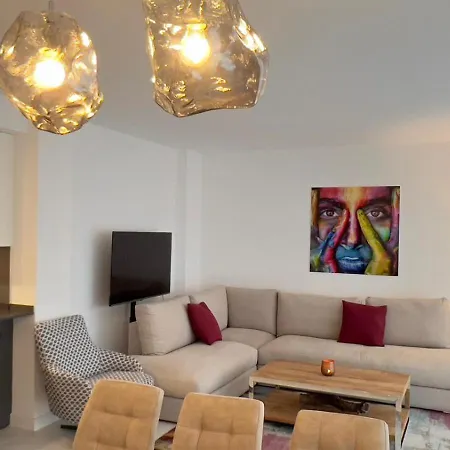 New Luxury Spacious In Vanian Gardens, 4 Bedrooms, 10 Min Walk To The Sea