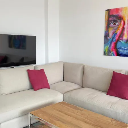 New Luxury Spacious In Vanian Gardens, 4 Bedrooms, 10 Min Walk To The Sea Apartment