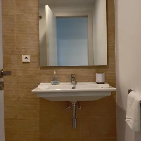 New Luxury Spacious In Vanian Gardens, 4 Bedrooms, 10 Min Walk To The Sea Apartment *