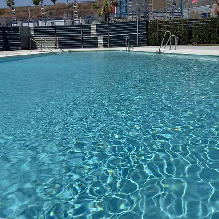 New Spacious 4 Bedrooms In 10 Min Walk To The Apartamento