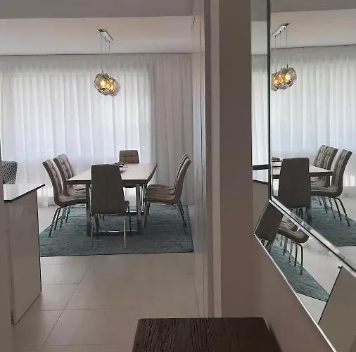 New Spacious 4 Bedrooms In 10 Min Walk To The Estepona