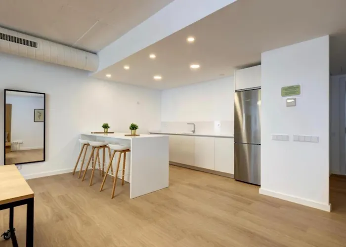 Apartamento New Spacious 4 Bedrooms In 10 Min Walk To The