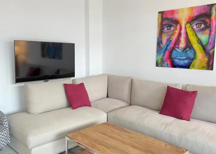 New Spacious 4 Bedrooms In 10 Min Walk To The Apartamento