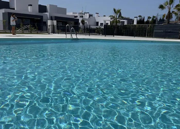 Apartamento New Spacious 4 Bedrooms In 10 Min Walk To The