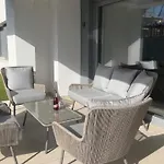 New Spacious 4 Bedrooms In 10 Min Walk To The Appartement