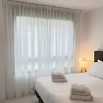 Appartement New Spacious 4 Bedrooms In 10 Min Walk To The Estepona