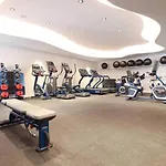 New Spacious 4 Bedrooms In 10 Min Walk To The *