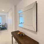 New Spacious 4 Bedrooms In 10 Min Walk To The Appartement