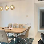 New Spacious 4 Bedrooms In 10 Min Walk To The Estepona