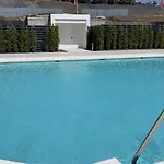 Apartment New Spacious 4 Bedrooms In 10 Min Walk To The