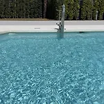 Appartement New Spacious 4 Bedrooms In 10 Min Walk To The