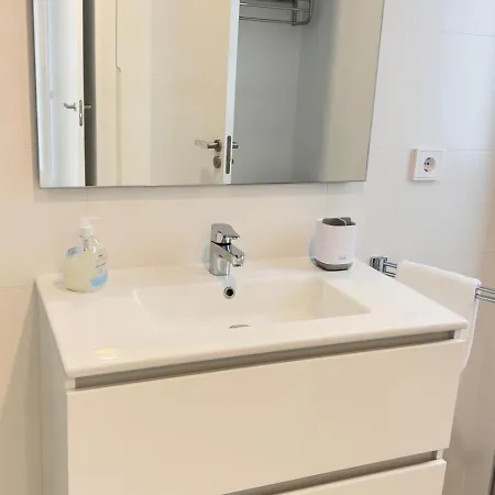 Lejlighed New Spacious 4 Bedrooms In 10 Min Walk To The