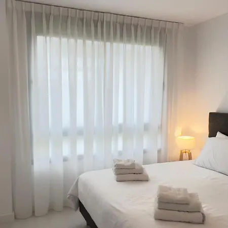 Lejlighed New Spacious 4 Bedrooms In 10 Min Walk To The Estepona