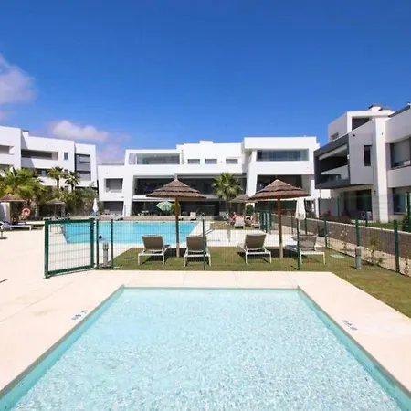 New Spacious 4 Bedrooms In 10 Min Walk To The Estepona