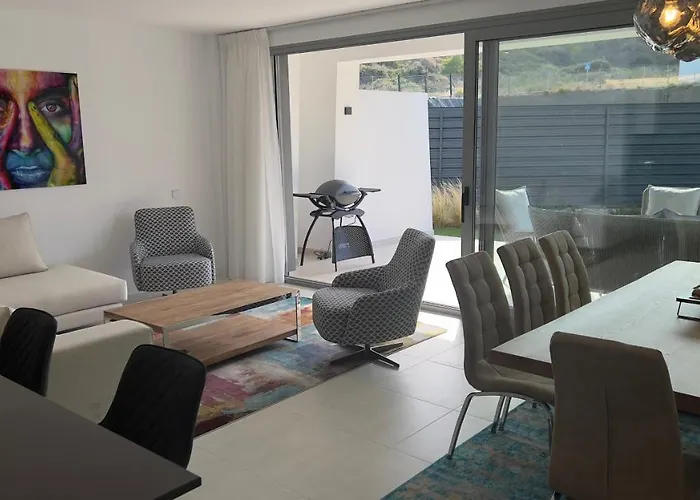 New Spacious 4 Bedrooms In 10 Min Walk To The 아파트 *