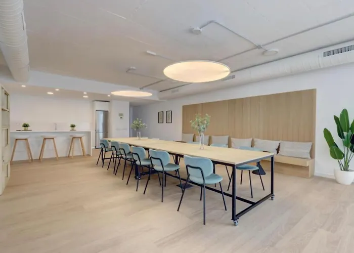 아파트 New Spacious 4 Bedrooms In 10 Min Walk To The 에스테포나