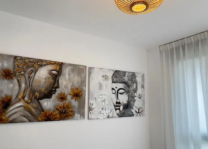 New Spacious 4 Bedrooms In 10 Min Walk To The 아파트 에스테포나