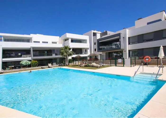 New Spacious 4 Bedrooms In 10 Min Walk To The * 에스테포나