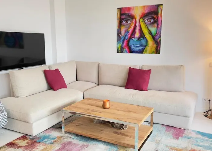 New Spacious 4 Bedrooms In 10 Min Walk To The 아파트 *