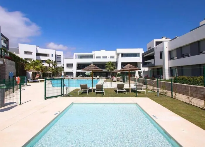 New Spacious 4 Bedrooms In 10 Min Walk To The Estepona