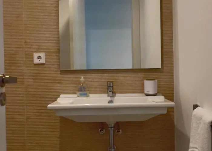 New Spacious 4 Bedrooms In 10 Min Walk To The 아파트 *