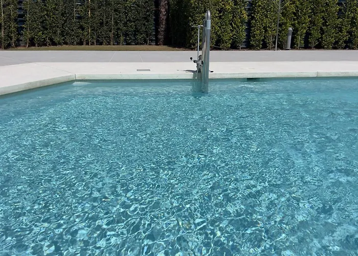 Apartment New Spacious 4 Bedrooms In 10 Min Walk To The