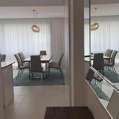 New Spacious 4 Bedrooms In 10 Min Walk To The إِستيبونا