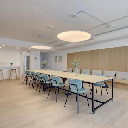 شقة New Spacious 4 Bedrooms In 10 Min Walk To The إِستيبونا