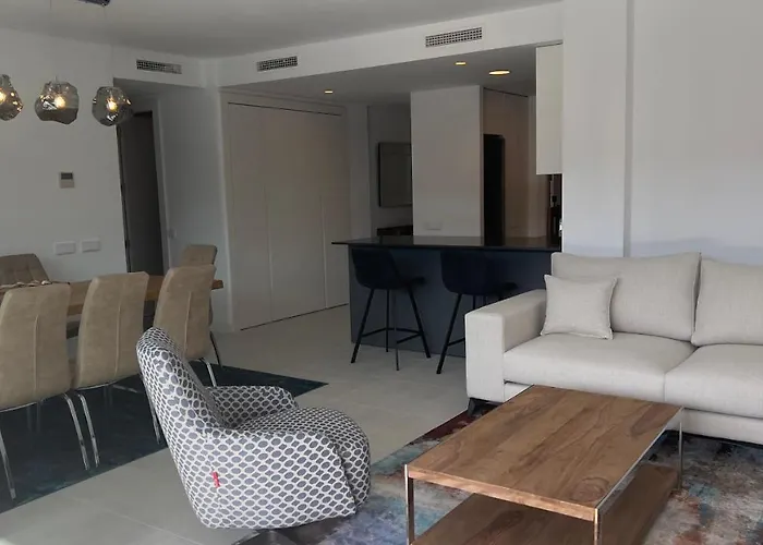 דירה New Spacious 4 Bedrooms In 10 Min Walk To The