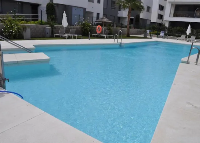 New Spacious 4 Bedrooms In 10 Min Walk To The * אסטפונה